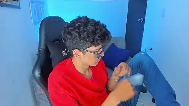 Snapshot of TylerWhite_ chatting on 02-15-25, 09:27 TylerWhite online show from 02-15-25, 09:27