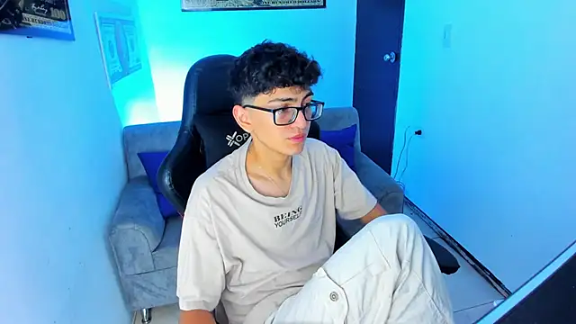 Snapshot of TylerWhite_ chatting on 02-18-25, 02:59 TylerWhite online show from 02-18-25, 02:59