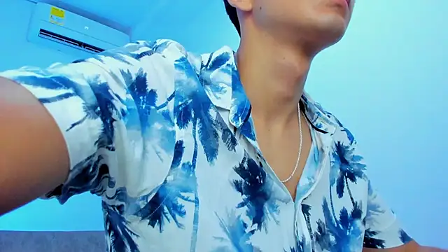 Snapshot of TylerWhite_ chatting on 02-22-25, 02:39 TylerWhite online show from 02-22-25, 02:39