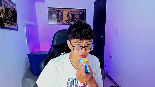 Snapshot of TylerWhite_ chatting on 02-25-25, 02:47 TylerWhite online show from 02-25-25, 02:47