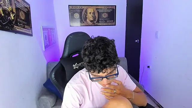 Snapshot of TylerWhite_ chatting on 03-02-25, 02:51 TylerWhite online show from 03-02-25, 02:51