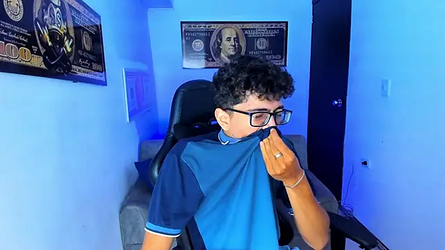 Snapshot of TylerWhite_ chatting on 03-04-25, 05:32 TylerWhite online show from 03-04-25, 05:32