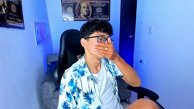 Snapshot of TylerWhite_ chatting on 03-05-25, 02:25 TylerWhite online show from 03-05-25, 02:25