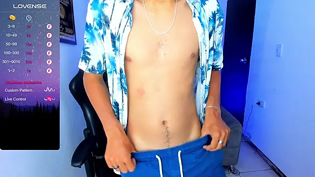 Snapshot of TylerWhite_ chatting on 03-05-25, 05:29 TylerWhite online show from 03-05-25, 05:29