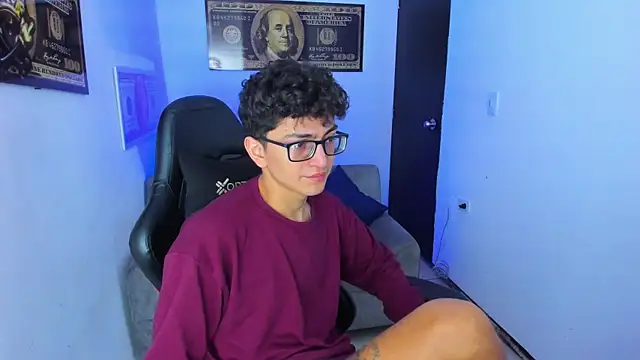 Snapshot of TylerWhite_ chatting on 03-07-25, 06:02 TylerWhite online show from 03-07-25, 06:02