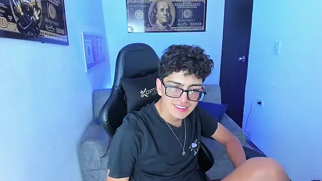 Snapshot of TylerWhite_ chatting on 03-08-25, 08:55 TylerWhite online show from 03-08-25, 08:55