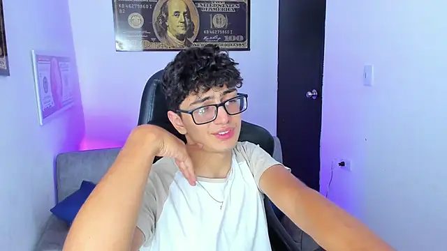 Snapshot of TylerWhite_ chatting on 03-09-25, 03:11 TylerWhite online show from 03-09-25, 03:11