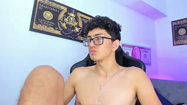 Snapshot of TylerWhite_ chatting on 03-11-25, 06:00 TylerWhite online show from 03-11-25, 06:00