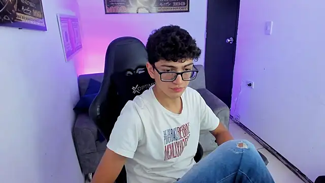 Snapshot of TylerWhite_ chatting on 03-14-25, 03:04 TylerWhite online show from 03-14-25, 03:04