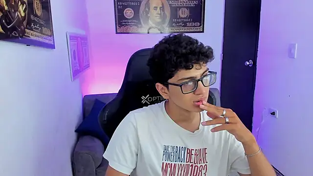 Snapshot of TylerWhite_ chatting on 03-14-25, 06:10 TylerWhite online show from 03-14-25, 06:10