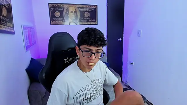 Snapshot of TylerWhite_ chatting on 03-15-25, 02:46 TylerWhite online show from 03-15-25, 02:46