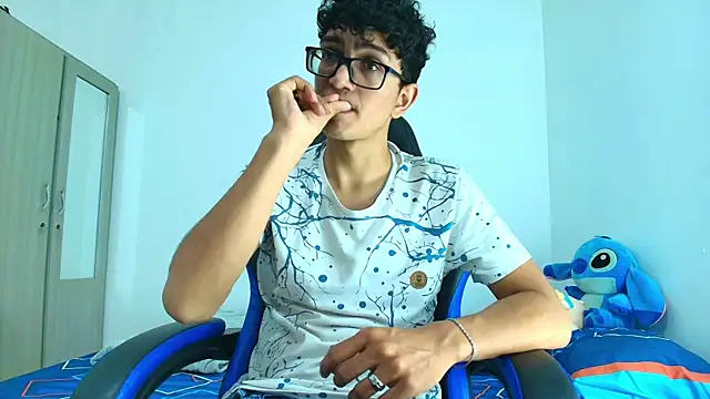 Snapshot of TylerWhite_ chatting on 03-22-25, 03:20 TylerWhite online show from 03-22-25, 03:20