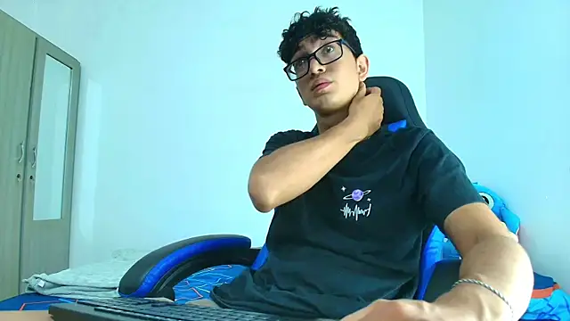 Snapshot of TylerWhite_ chatting on 03-22-25, 07:20 TylerWhite online show from 03-22-25, 07:20