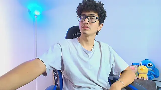 Snapshot of TylerWhite_ chatting on 10-04-25, 01:20 TylerWhite online show from 10-04-25, 01:20