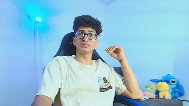 Snapshot of TylerWhite_ chatting on 10-08-25, 04:43 TylerWhite online show from 10-08-25, 04:43