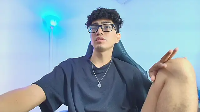 Snapshot of TylerWhite_ chatting on 10-11-25, 01:42 TylerWhite online show from 10-11-25, 01:42