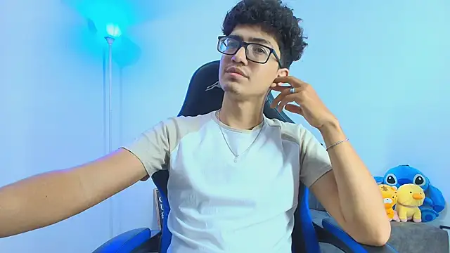 Snapshot of TylerWhite_ chatting on 10-18-25, 04:15 TylerWhite online show from 10-18-25, 04:15