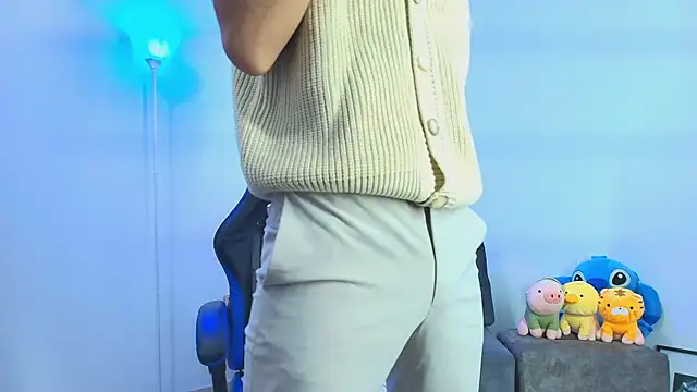 Snapshot of TylerWhite_ chatting on 10-31-25, 05:08 TylerWhite online show from 10-31-25, 05:08