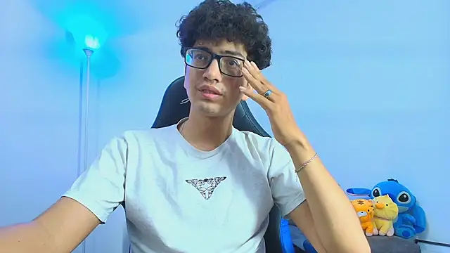 Snapshot of TylerWhite_ chatting on 11-19-25, 03:17 TylerWhite online show from 11-19-25, 03:17