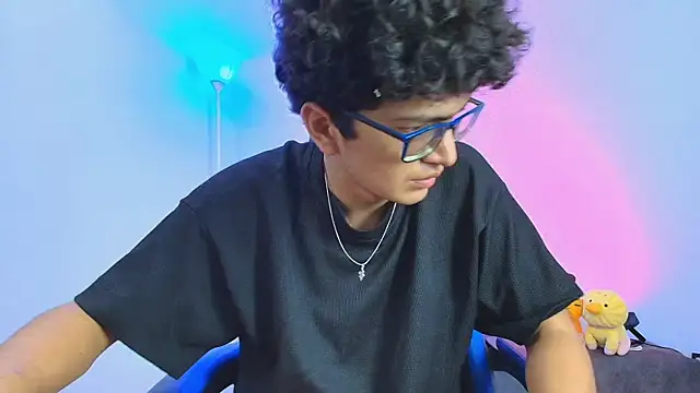 Snapshot of TylerWhite_ chatting on 12-04-25, 04:00 TylerWhite online show from 12-04-25, 04:00