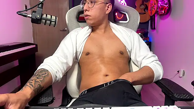 Snapshot of granxarma960 chatting on 12-17-24, 06:24 granxarma960 online show from 12-17-24, 06:24