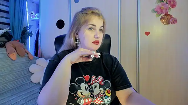 CoraSwon online show from 02-15-26, 03:42