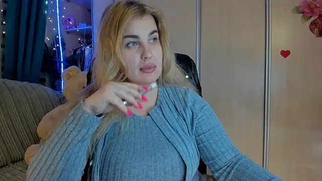 CoraSwon online show from 03-03-26, 05:52