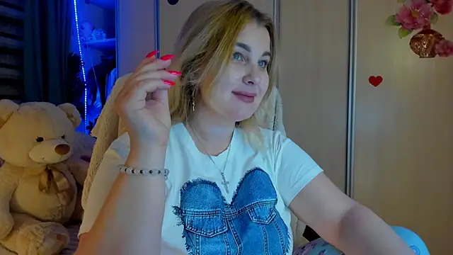 CoraSwon online show from 03-25-26, 07:31