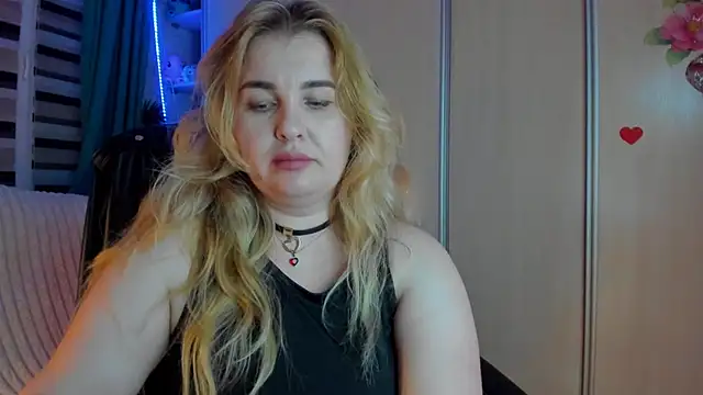 CoraSwon online show from 03-29-26, 04:40