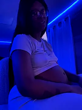 Snapshot of KLoveeee chatting on 10-05-25, 01:26 KLoveeee online show from 10-05-25, 01:26