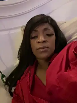 Snapshot of KLoveeee chatting on 12-05-25, 04:32 KLoveeee online show from 12-05-25, 04:32