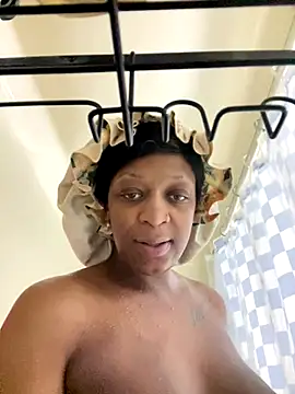 Snapshot of KLoveeee chatting on 12-14-25, 07:29 KLoveeee online show from 12-14-25, 07:29