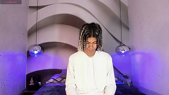 Maxim-Walker online show from 01-24-25, 03:22