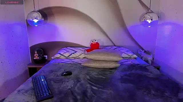 Maxim-Walker online show from 01-24-25, 06:24