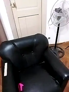 Snapshot of littlebrunett chatting on 01-22-25, 12:38 littlebrunett online show from 01-22-25, 12:38