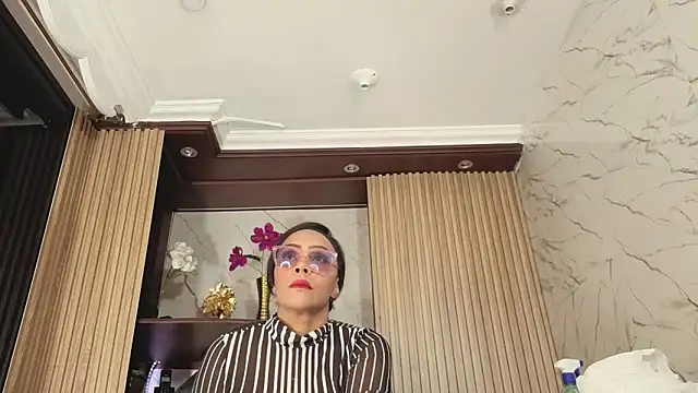 AmberNix online show from 04-22-26, 01:34