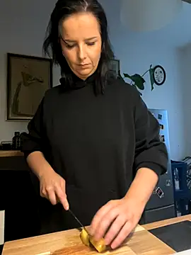 Snapshot of Off__Melonenmandy chatting on 10-08-25, 03:42 Off Melonenmandy online show from 10-08-25, 03:42