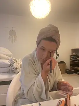 Snapshot of Off__Melonenmandy chatting on 10-13-25, 05:29 Off Melonenmandy online show from 10-13-25, 05:29