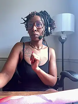 LeyaHoneybuns online show from 03-17-25, 04:01