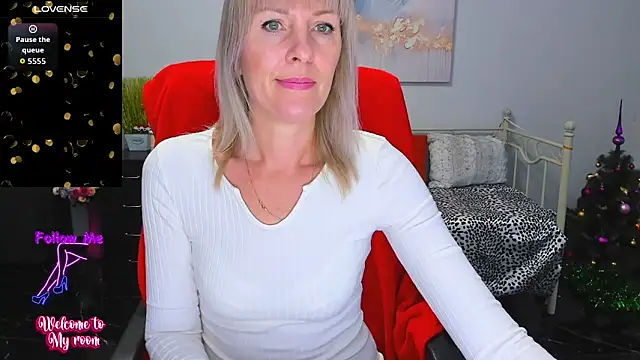 Snapshot of Anita_Tayson chatting on 12-22-25, 08:33 Anita Tayson online show from 12-22-25, 08:33