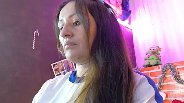 LuisaFernanda170823 online show from 12-17-25, 10:38