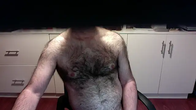 Snapshot of spanishairy chatting on 10-10-25, 05:06 spanishairy online show from 10-10-25, 05:06