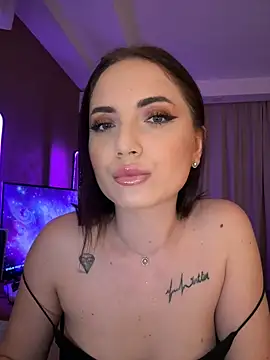 AvaGianna online show from 01-21-25, 04:37