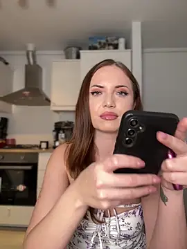 Snapshot of AvaGianna chatting on 11-04-25, 02:16 AvaGianna online show from 11-04-25, 02:16