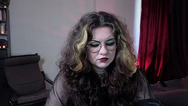 Snapshot of Laura_Karamazov chatting on 09-27-25, 09:47 Laura Karamazov online show from 09-27-25, 09:47