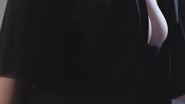 Snapshot of Laura_Karamazov chatting on 10-22-25, 11:21 Laura Karamazov online show from 10-22-25, 11:21