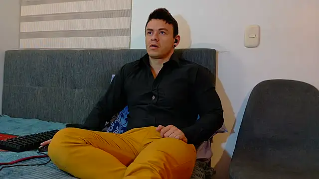 Snapshot of MarksMuscle chatting on 10-12-25, 06:01 MarksMuscle online show from 10-12-25, 06:01