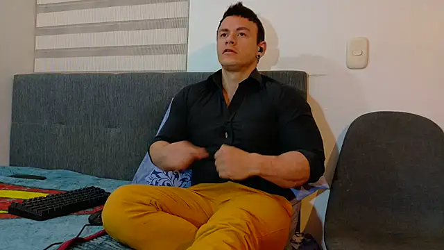 Snapshot of MarksMuscle chatting on 10-19-25, 06:25 MarksMuscle online show from 10-19-25, 06:25