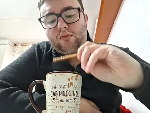 Snapshot of Javier_bear chatting on 02-15-25, 10:11 Javier bear online show from 02-15-25, 10:11