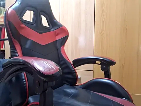 Snapshot of Javier_bear chatting on 02-15-25, 02:33 Javier bear online show from 02-15-25, 02:33